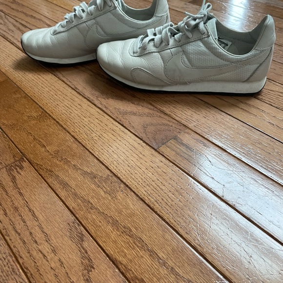 Classic Nike women’s running sneakers - Picture 9 of 9